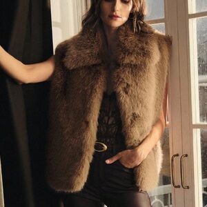 Chic Brown faux fur vest